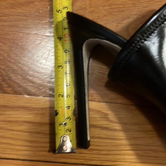 authentic excellent condition. black leather, neoprene panel open-toe style. - Picture 7 of 7